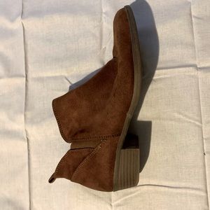 Size 9 booties from kohl’s!